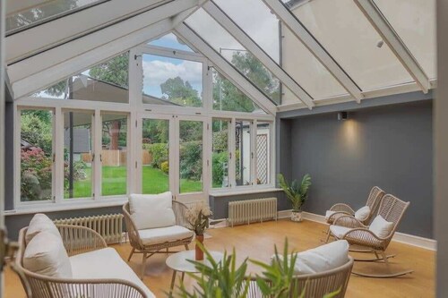 4 Bed Family Home In Windsor - By Tempstay