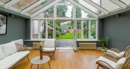 4 Bed Family Home In Windsor - By Tempstay