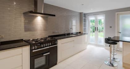 Cosy Family Home In Windsor, Close To Legoland