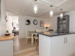 Dining - Home in heart of Windsor/Eton. Walk to everything! (Eton)