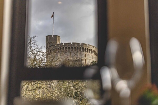 Interior - Hidden Gem With Windsor Castle Views & Parking (Berkshire)