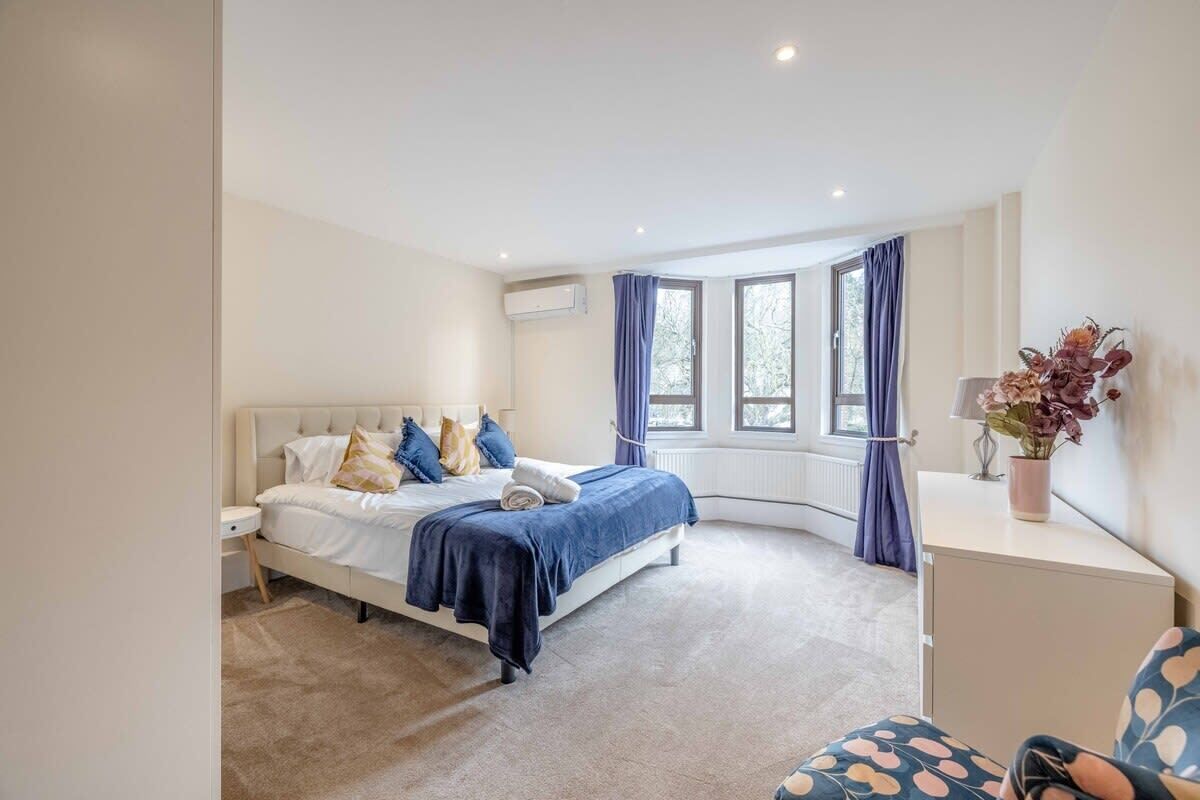 2 slaapkamers, een strijkplank/strijkijzer, wifi, beddengoed