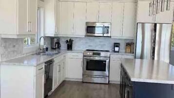 Frigorífic, microones, forn i placa de cuina