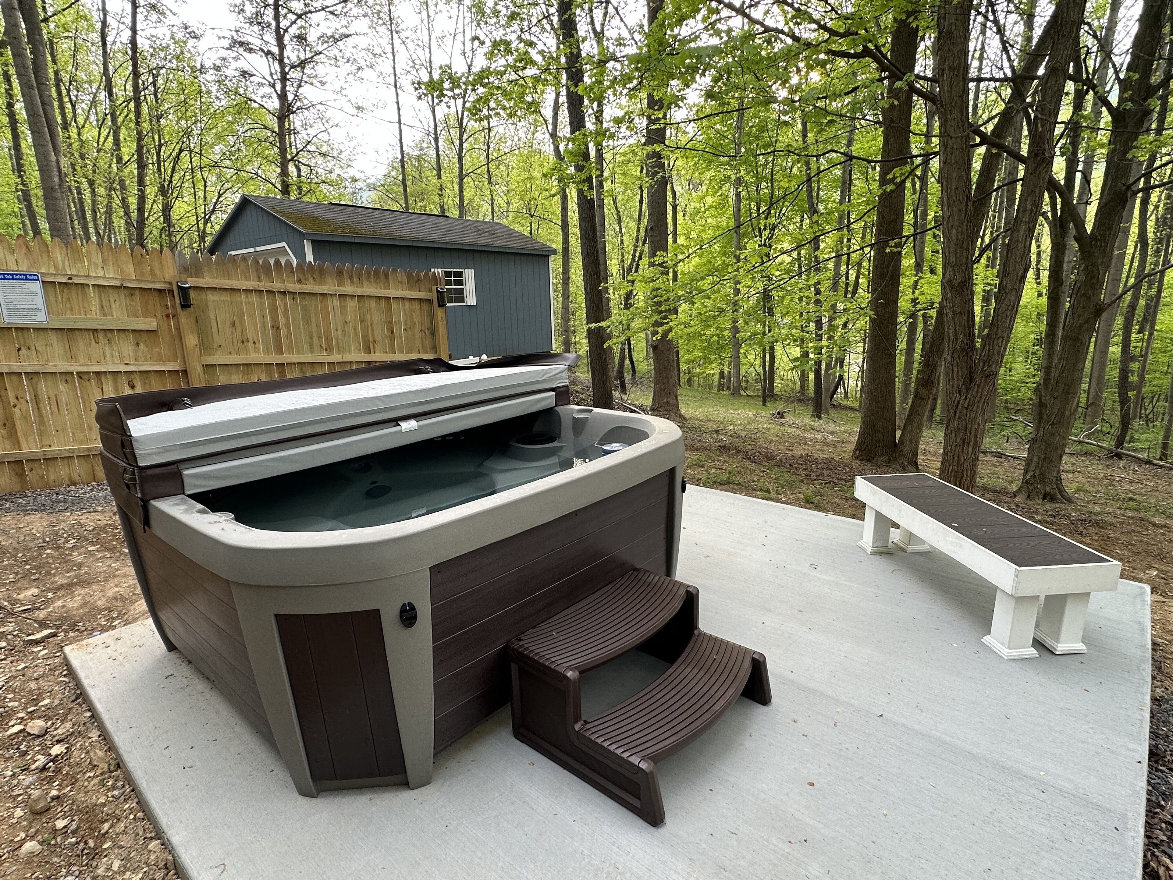 Outdoor spa tub