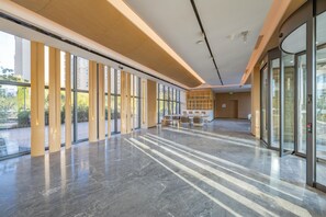 A spacious lobby with large windows, a marble floor, and a seating area. - Holiday Inn Express Suzhou Luzhi (Suzhou)