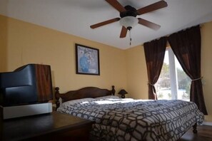 5 bedrooms, desk, iron/ironing board, travel cot