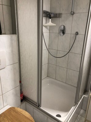 Douche, serviettes fournies