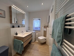 Shower, hair dryer, towels