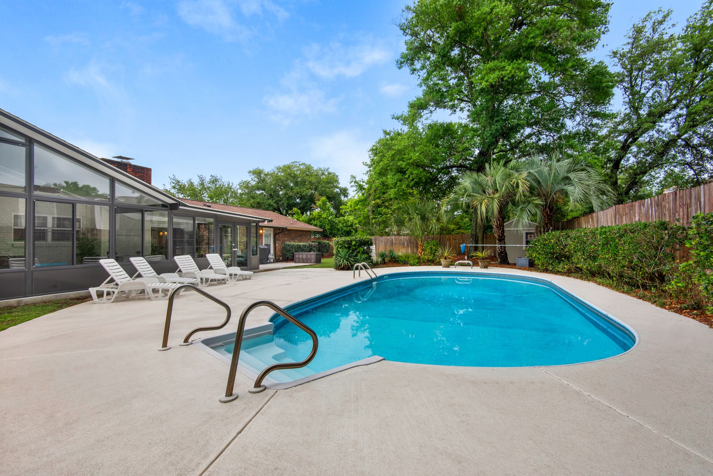 ☀️Private Pool~Close to Beach~Sunroom~3BR You, Me, and the Sea