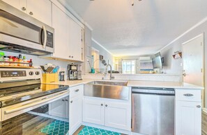 Fridge, microwave, stovetop, dishwasher