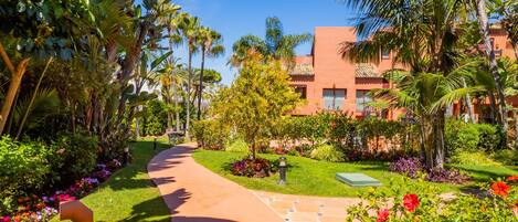 المنطقة المحيطة بالمنشأة