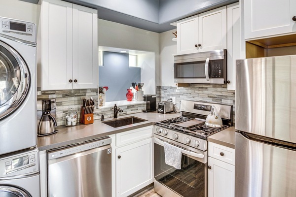 Frigorifero, microonde, forno, piano cottura