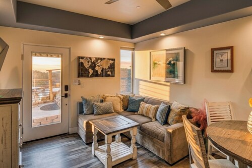 Modern Newbury Park Retreat near Thousand Oaks & Malibu