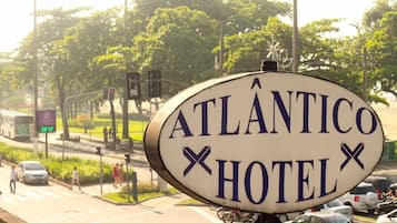 Placa do Hotel Atlântico.