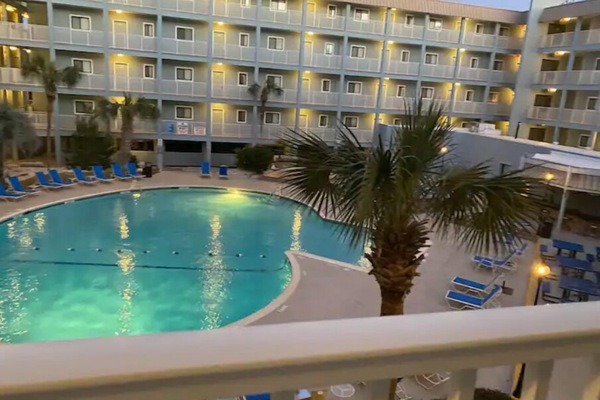 Building One outside pool with gift shop and take out food.