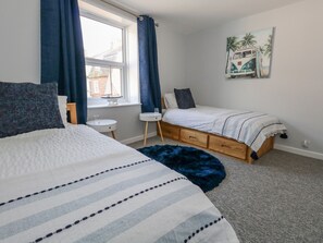 2 bedrooms, individually decorated, individually furnished, free WiFi - Cove Street Cottage (Weymouth)
