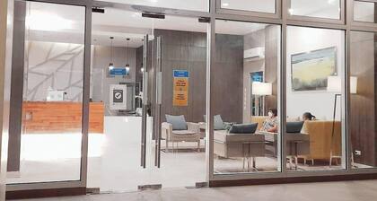 Outdoor Pool Studio Sleeps 2 - Tv, Aircon