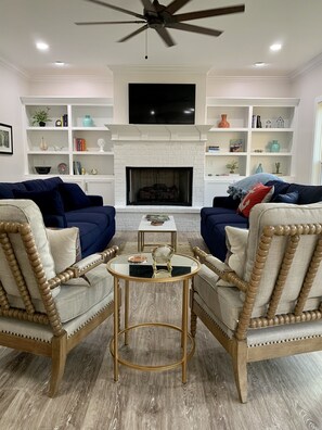 Smart TV, fireplace, computer monitors