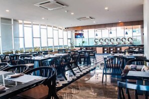 Restaurant - BeSS Mansion Hotel Surabaya (Wonocolo)