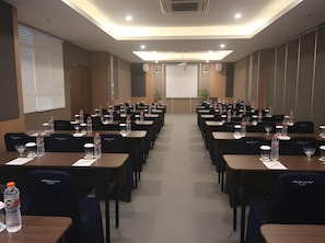 Meeting facility - BeSS Mansion Hotel Surabaya (Wonocolo)
