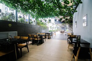 Tempat makan outdoor