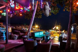 Outdoor dining - Fair House Beach Resort & Hotel (Koh Samui)