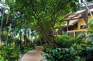 Property grounds - Fair House Beach Resort & Hotel (Koh Samui)