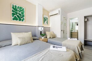 Triple Room, Balcony | Desk, laptop workspace, free WiFi, bed sheets - Stay Belonio (Málaga)