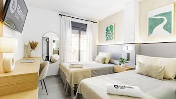 Bureau, espace de travail pour ordinateur portable, Wi-Fi gratuit