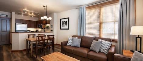 Televisión y chimenea