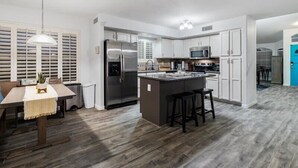 Coffee/tea maker, fridge, microwave, oven - Red Mountain Ranch home, BBQ, pool (Mesa)