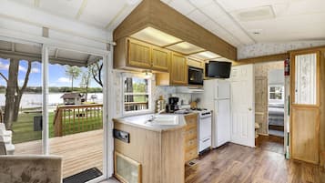 Economy Cabin, 2 Bedrooms, Lake View, Beachfront | Private kitchen | Full-size fridge, microwave, oven, stovetop