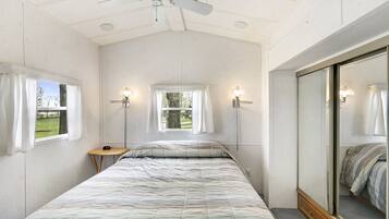 Economy Cabin, 2 Bedrooms, Lake View, Beachfront