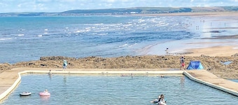 Located within a mile of Bideford Quay and 4 miles from Westward Ho.