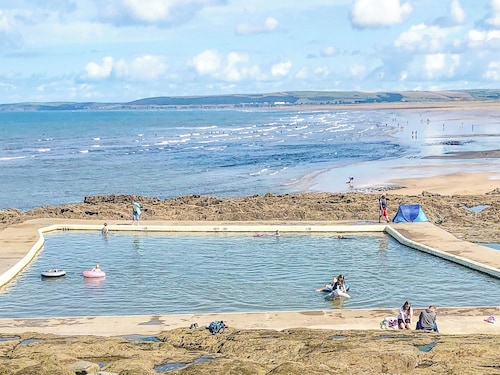 Located within a mile of Bideford Quay and 4 miles from Westward Ho.