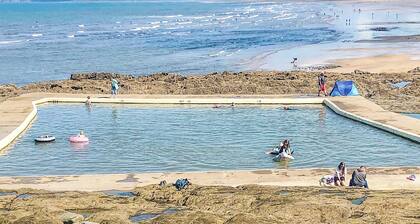 Located within a mile of Bideford Quay and 4 miles from Westward Ho.