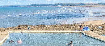 Located within a mile of Bideford Quay and 4 miles from Westward Ho.
