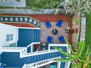 Terrace/patio - Fire pit 3 min walk to beach Bottom Unit A (Galveston)