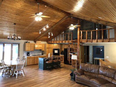 Spacious home on the lake!