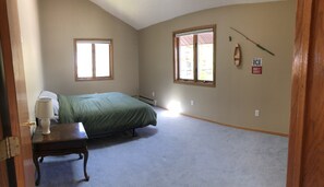 3 bedrooms, travel cot, free WiFi, bed sheets