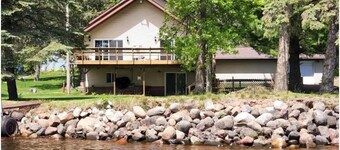 Spacious home on the lake!