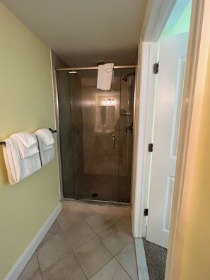 Hair dryer, towels, soap, toilet paper - Miramar Condo 505 (Ocean City)