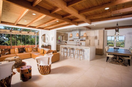 Mexican Hacienda Del Mar with Heated Pool and Spa, 5min drive to Beach!