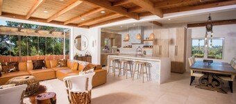 Mexican Hacienda Del Mar with Heated Pool and Spa, 5min drive to Beach!