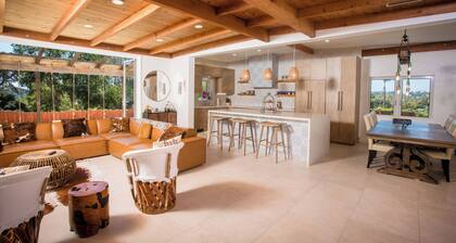 Mexican Hacienda Del Mar with Heated Pool and Spa, 5min drive to Beach!