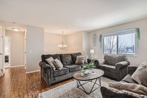 Smart-TV, fotballspill, bordtennis og PC-skjermer