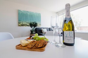 Dining - Middle Park Magic With Parking (Middle Park)