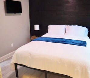 1 bedroom, blackout drapes, WiFi, bed sheets - Historical District- Cozy Mid City Modern 1bd/1bath-Minutes from LSU (Baton Rouge)