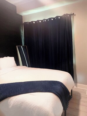 1 habitación, cortinas blackout, wifi y ropa de cama 