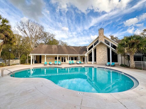 The Nomad at Gables | King Bed • Pool • Garage